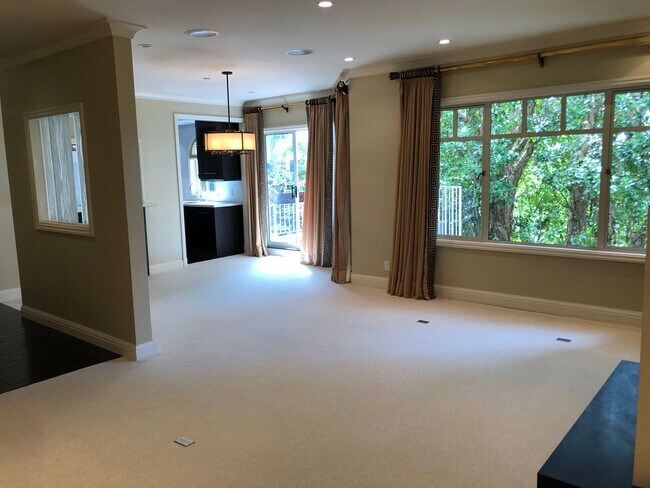 1150 Lombard St in San Francisco, CA - Building Photo - Building Photo