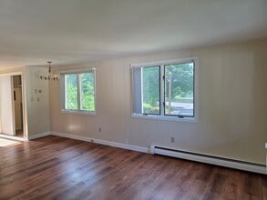 42 Salinitas Dr in Norway, ME - Foto de edificio - Building Photo