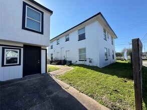2002 Barbee St, Unit 5 in Houston, TX - Building Photo - Building Photo