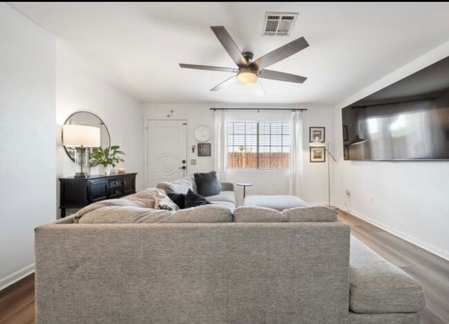 1900 Rancho Frontera Ave, Unit F44 in Calexico, CA - Foto de edificio - Building Photo