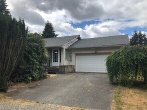1235 Hall St SE in Lacey, WA - Building Photo - Building Photo