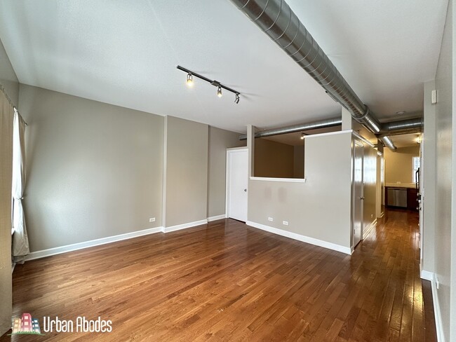 674 N Orleans St, Unit G08C