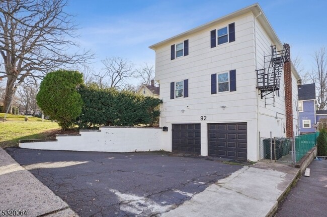 92 Roland Ave, Unit 201 in South Orange, NJ - Building Photo - Building Photo