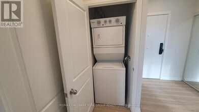 13042 Yonge St in Richmond Hill, ON - Building Photo - Building Photo