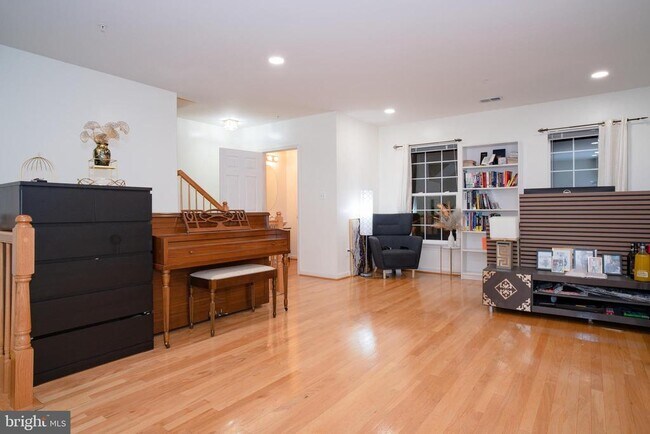 12964 Pinnacle Dr in Germantown, MD - Building Photo - Building Photo