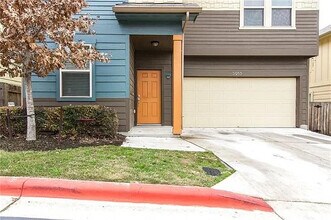 Room in Condo on Red Bud Ridge Ln in Austin, TX - Building Photo - Building Photo