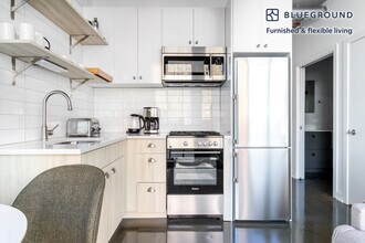 108 W Chicago Ave in Chicago, IL - Foto de edificio - Building Photo