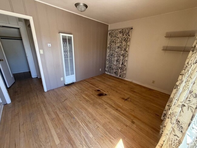 property at 113 Girard Blvd SE