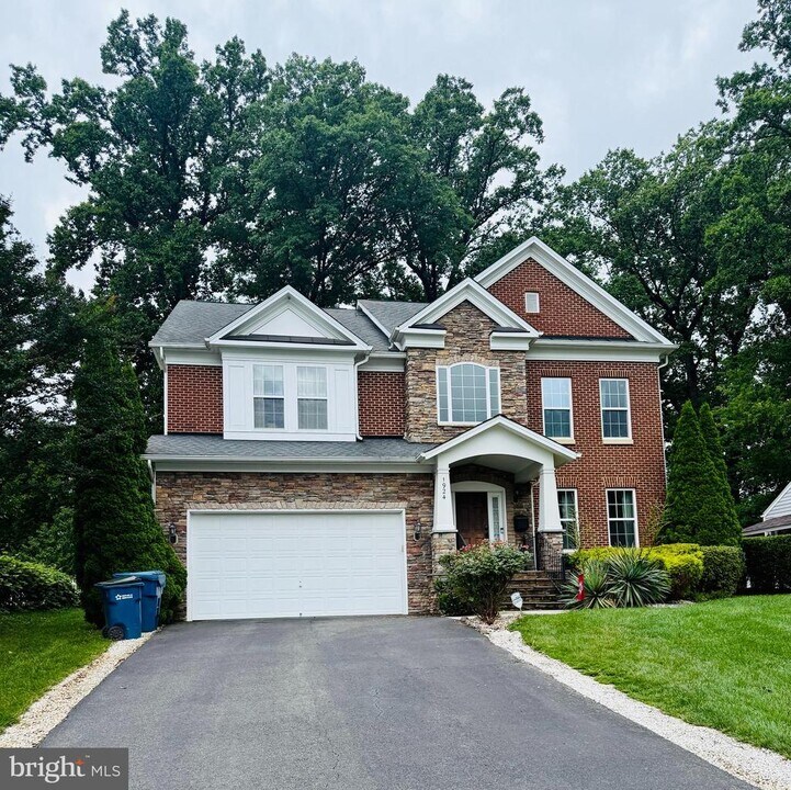 1924 Hillside Dr in Falls Church, VA - Building Photo