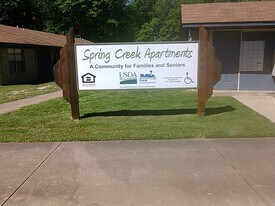 700 W Broad St in Linden, TX - Building Photo