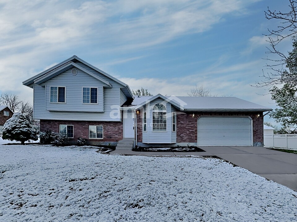 1484 N 400 W in American Fork, UT - Building Photo