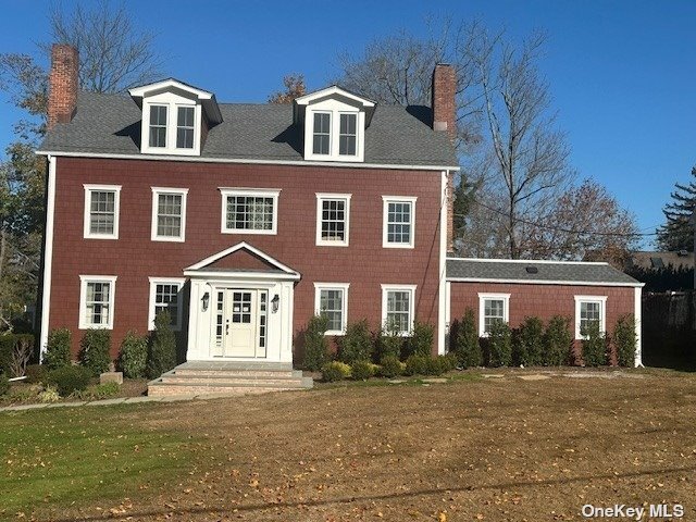 68 Nassau Rd in Huntington, NY - Building Photo