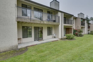 12424 NE 145th St in Kirkland, WA - Building Photo