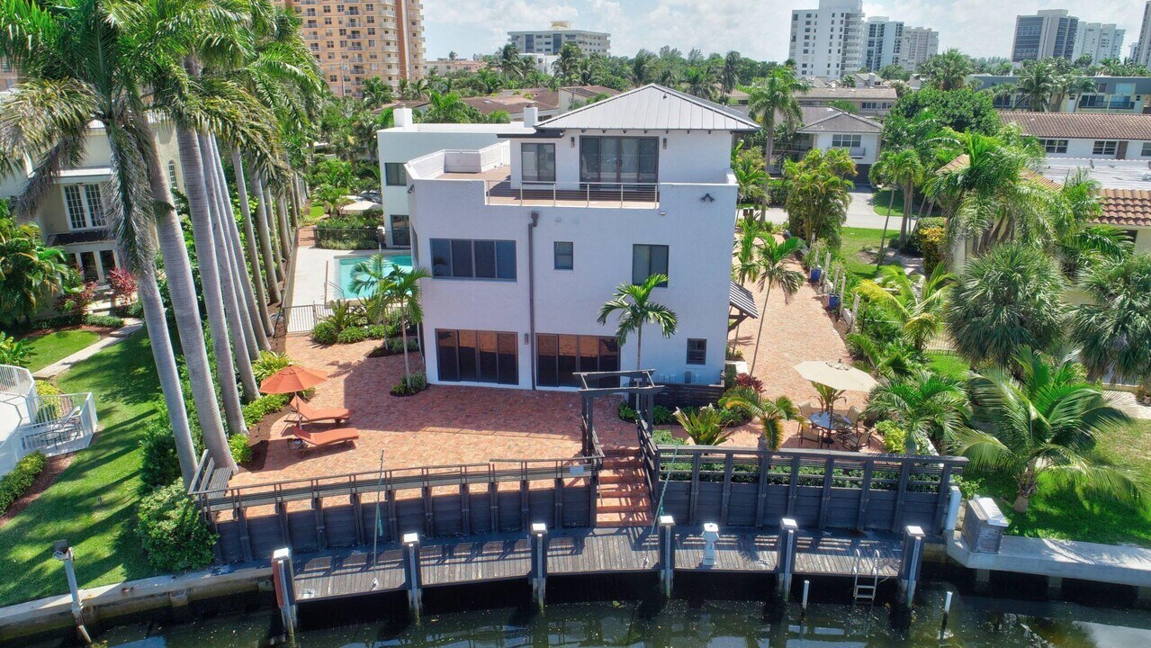 1121 Bel Air Dr in Highland Beach, FL - Building Photo