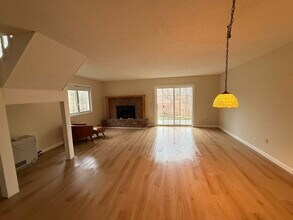 L4 Stonehedge Dr in South Burlington, VT - Building Photo - Building Photo