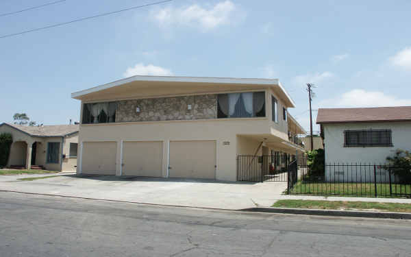 5424 Linden Ave in Long Beach, CA - Building Photo