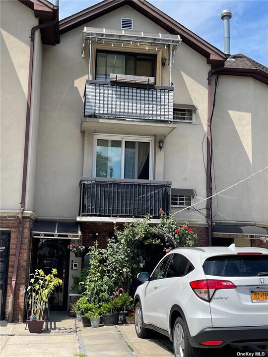 59-55 58th Dr in Queens, NY - Building Photo
