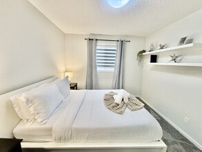 20548-20100 100 Ave NW in Edmonton, AB - Building Photo - Building Photo