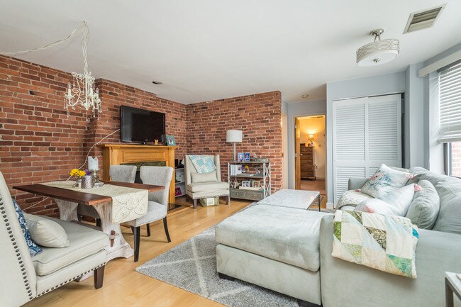 103 Gainsborough St, Unit 407 in Boston, MA - Foto de edificio - Building Photo