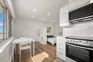 500 Des Pins Av O in Montréal, QC - Building Photo
