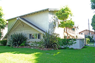 Roberts Place Apartments in Anaheim, CA - Building Photo - Building Photo