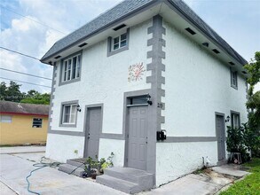 219 W Dixie Hwy in Dania Beach, FL - Building Photo - Building Photo