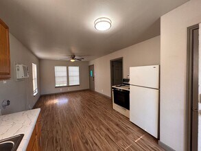 1519 E Southcross in San Antonio, TX - Building Photo - Building Photo