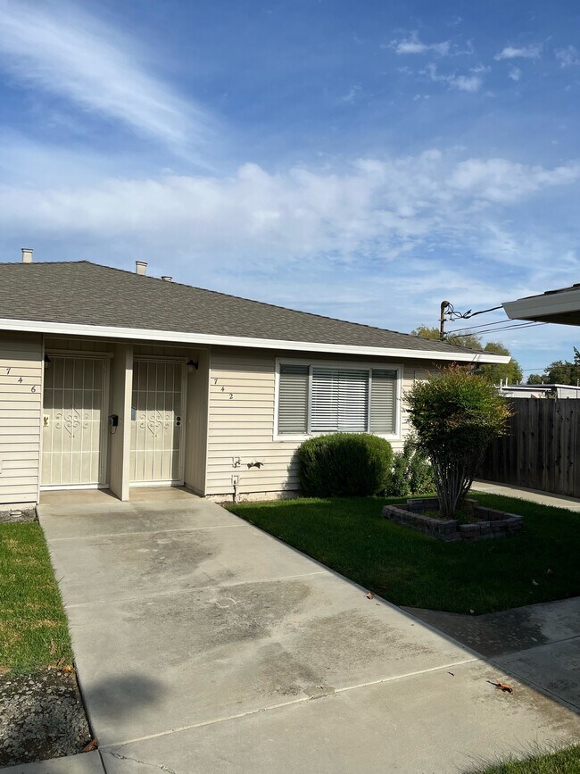 742 N K St in Livermore, CA - Building Photo - Building Photo