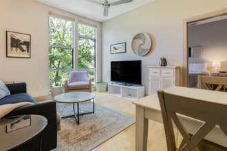 1320 Robert Browning St, Unit 206 in Austin, TX - Building Photo - Building Photo