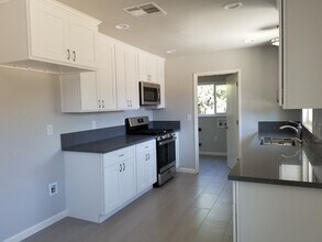 2500 Dana Ln in Modesto, CA - Building Photo - Building Photo