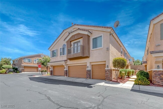 1589 Rusty Ridge Ln in Henderson, NV - Building Photo - Building Photo