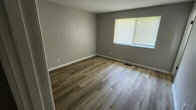 2140 Teakwood Manor Dr in Florissant, MO - Building Photo - Building Photo