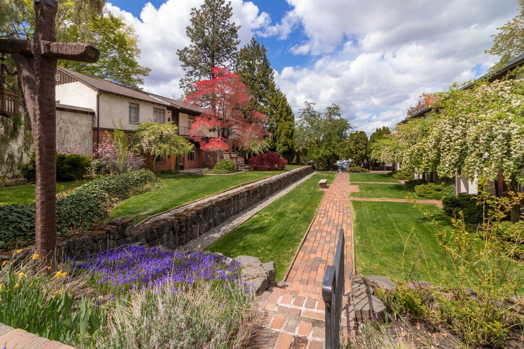 Robinwood Apartments in Spokane, WA - Building Photo