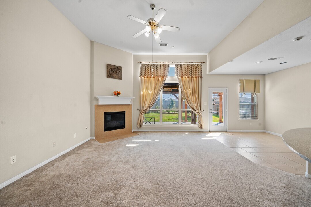 20311 Towering Cypress Dr in Cypress, TX - Foto de edificio
