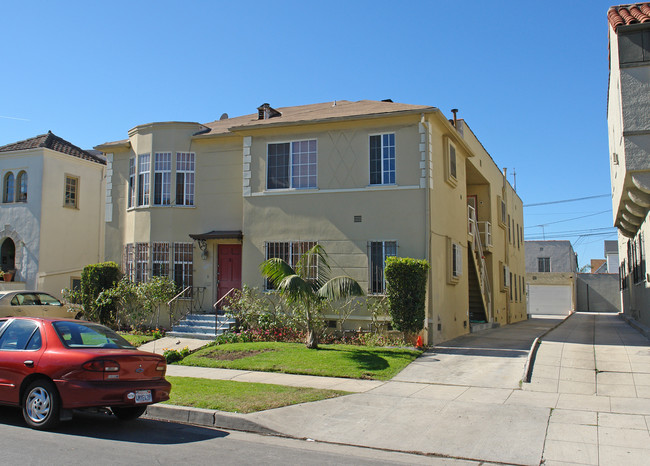 443 N Sierra Bonita Ave in Los Angeles, CA - Foto de edificio - Building Photo