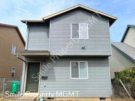 8421 SE Insley St in Portland, OR - Building Photo