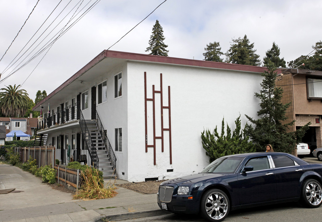 3701 Fruitvale Ave in Oakland, CA - Building Photo