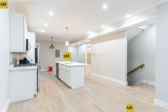 152 Trenton St, Unit 1 in Boston, MA - Foto de edificio - Building Photo