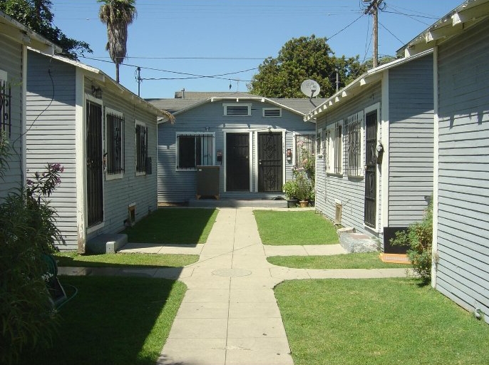 1199 W 37th Dr in Los Angeles, CA - Building Photo