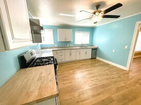 5250 Whispering Creek Dr in Santa Rosa, CA - Building Photo