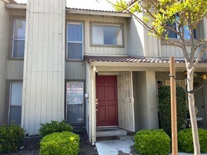 2120 Mount Vernon Dr in Modesto, CA - Building Photo - Building Photo