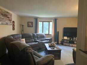 3895 Prairie Ln in Bettendorf, IA - Building Photo - Building Photo