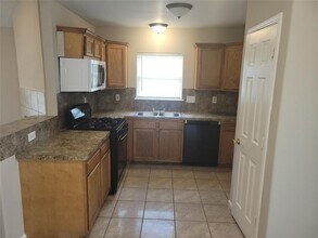 8110 Cannon St in Houston, TX - Building Photo - Building Photo