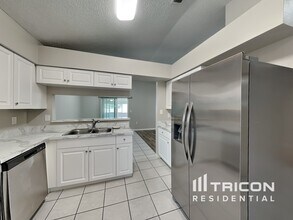 3621 71st Terrace E in Sarasota, FL - Building Photo - Building Photo
