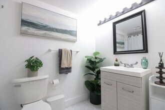 1 SE 12th St in Miami, FL - Building Photo - Building Photo