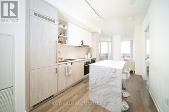 55 Cooper St in Toronto, ON - Building Photo - Building Photo