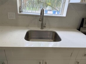 841 NW 39th St in Oakland Park, FL - Building Photo - Building Photo