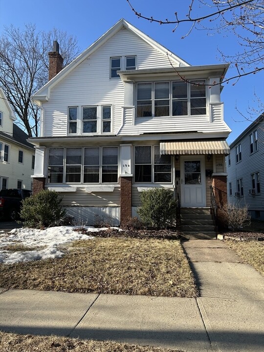 196 W Franklin St in Holyoke, MA - Building Photo