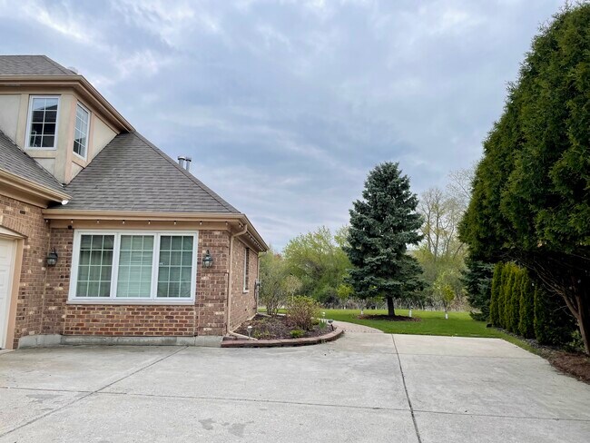 1438 Butler Ct in Vernon Hills, IL - Building Photo - Building Photo