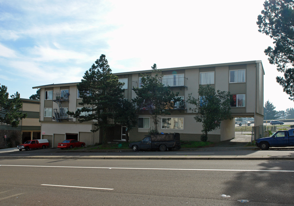 Serramote Apartments in Daly City, CA - Building Photo